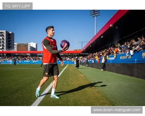 巴萨训练基地开放日,千名球迷互动助力 巴萨训练基地开放日,千名球迷互动助力